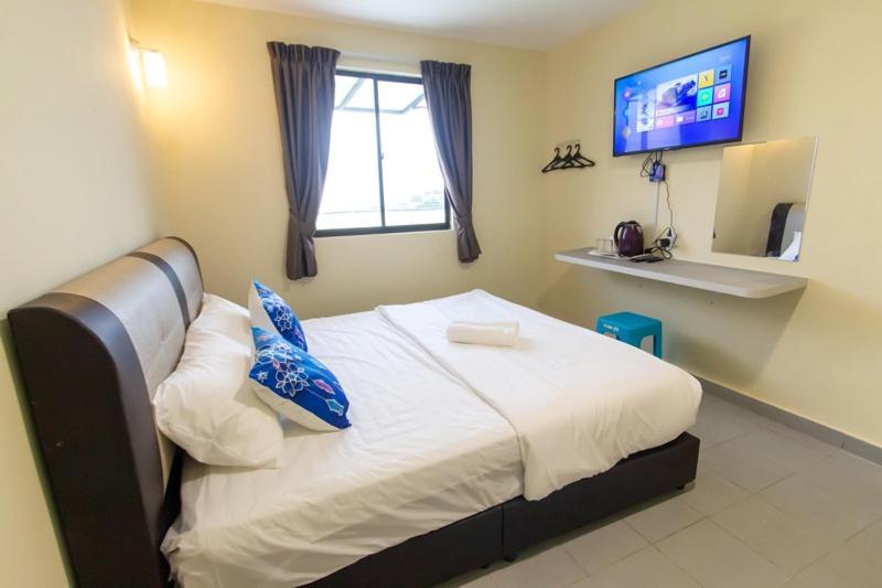 Southern Tip Hotel Pontian Kechil Exterior foto