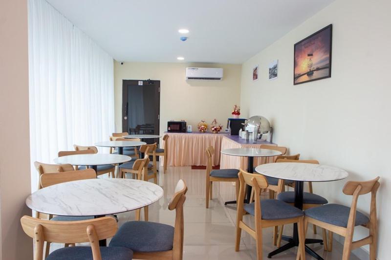 Southern Tip Hotel Pontian Kechil Exterior foto